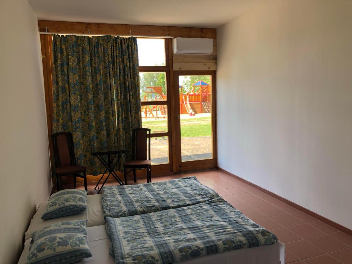 Beach Hostel Balatonboglar Luaran gambar