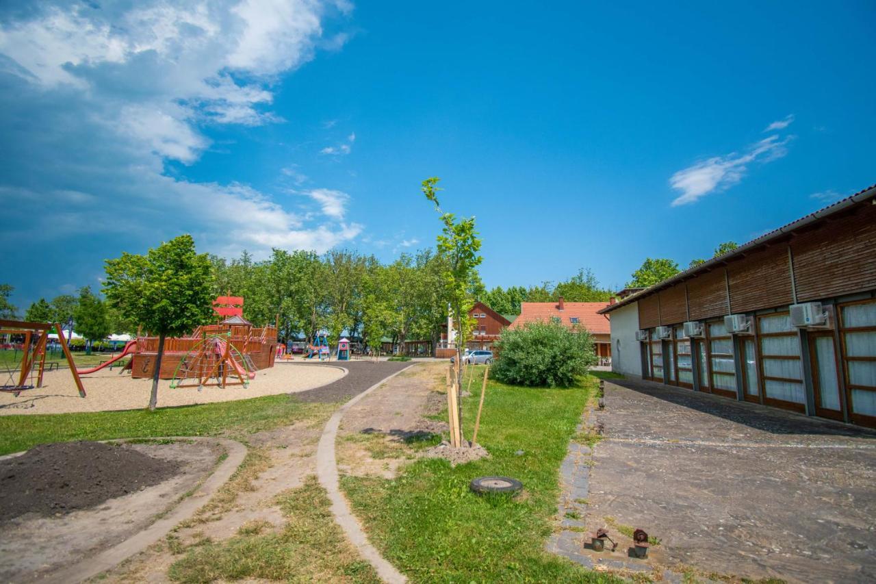 Beach Hostel Balatonboglar Luaran gambar